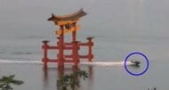 危ない! 宮島・大鳥居の下を水上バイクが高速で通航 マナー違反だが“罰則なし” 危険行為を抑止する条例が必要?