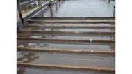 錦帯橋をスケートボードで走行か 4か所に傷みつかる