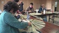 熟練者でも一つ作るのに丸一日…佐渡民謡に欠かせない“おけさ笠”作りを体験「技術の継承に繋げたい」新潟
