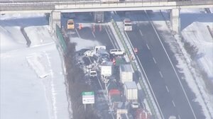 【速報】吹雪で「ホワイトアウト」発生か 東北自動車道で10台以上玉突き事故