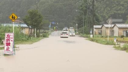 富山・氷見市で上庄川が氾濫　土砂崩れも14カ所発生　市営住宅で床上浸水や車両立ち往生も