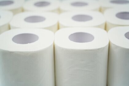 コロナ禍の「トイレットペーパー不足」はなぜ起きた? “デマ情報”よりも“訂正情報”が要因の可能性…研究者に詳しく聞いた