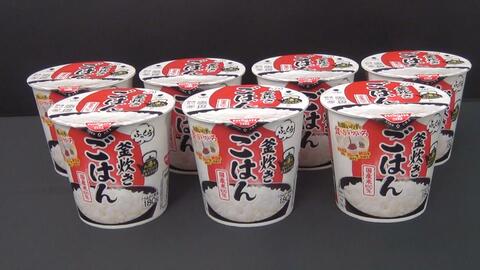 お湯5分で炊きたて再現　日清食品がカップ白ご飯を発売　「タイパ重視」、即席めんに次ぐ柱へ
