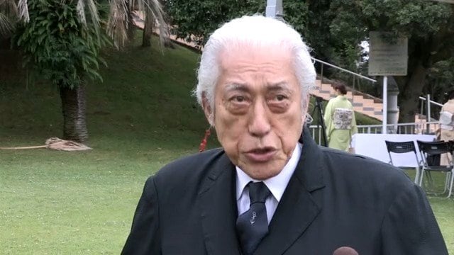 戦時中の体験を語る千さん(2015年)