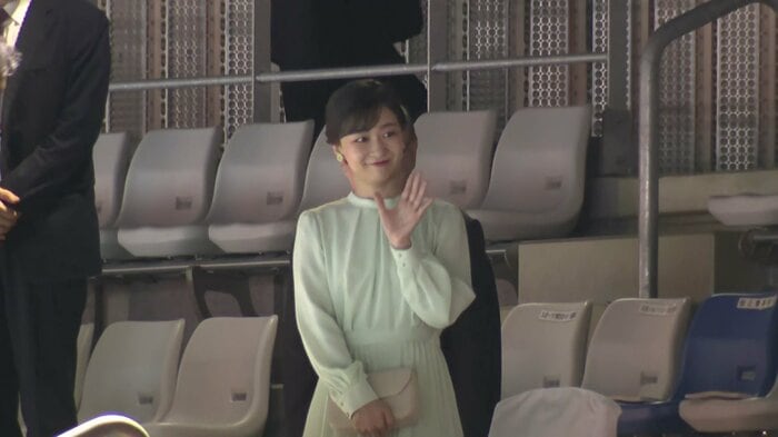 水泳競技会場に到着された佳子さま