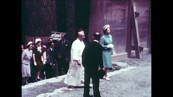 昭和50年(1975年)伊勢神宮を参拝するエリザベス女王(三重・伊勢市)