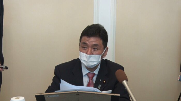 会談後、記者団の取材に応じる岸防衛相