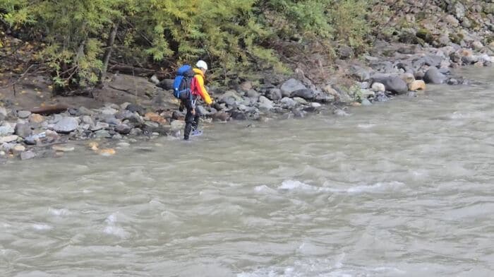 梓川で捜索(長野県松本市安曇 11月3日)