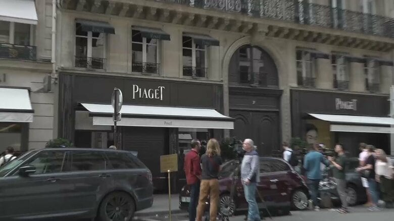緑のドレス着た女と男2人が最大23億円相当の強盗　パリの高級宝飾店「ピアジェ」に“拳銃”で押し入る｜FNNプライムオンライン
