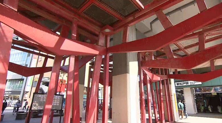 松戸市役所に突然500万円の寄付…申込書に「一日でも早く駅前の“赤いオブジェ”塗り替えて」