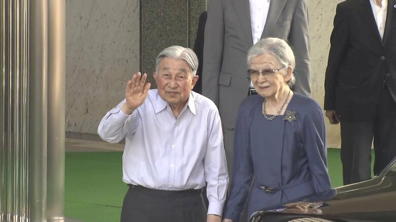 上皇ご夫妻が思い出の地・軽井沢で夏の静養　投薬治療の上皇さまも大勢の観光客らに笑顔で手を振られる｜FNNプライムオンライン