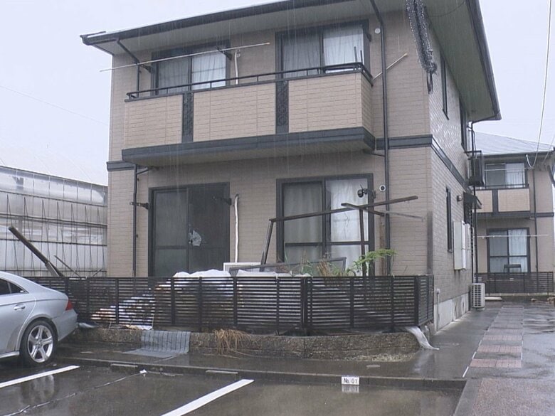 住人の48歳男性が死亡…名古屋市中川区のアパートで火事 1階の一室から遺体見つかる 2階にいた女性2人も搬送｜FNNプライムオンライン