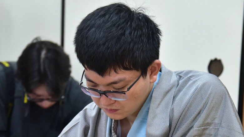 過去に羽生九段と中原十六世名人のみ…永瀬王座が狙う永世称号「名誉王座」獲得の難しさ 打倒藤井七冠なるか｜FNNプライムオンライン