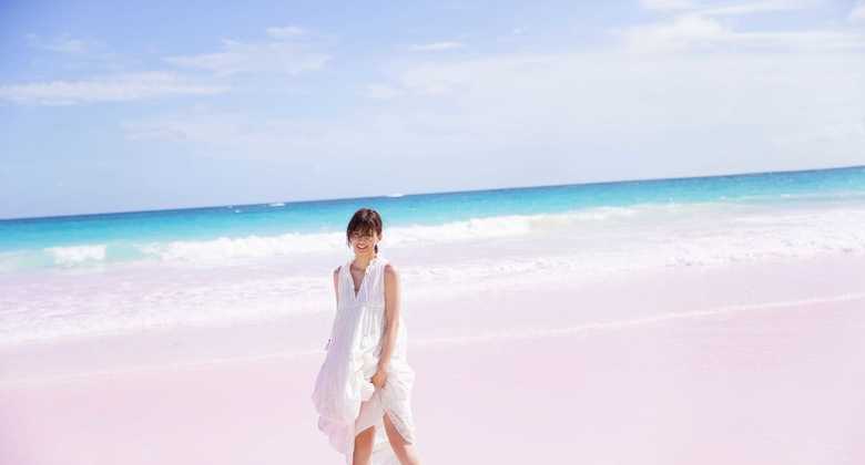 欅坂46渡邉理佐1st写真集『無口』集英社刊 撮影/倉本 GORI