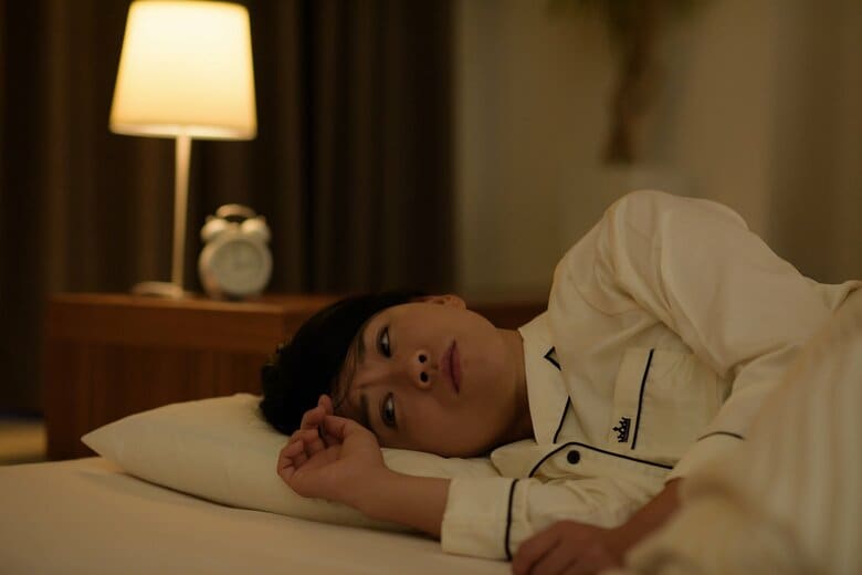 眠れている部屋での眠れない体験は「眠れない場所」と脳が学習してしまう（画像：イメージ）