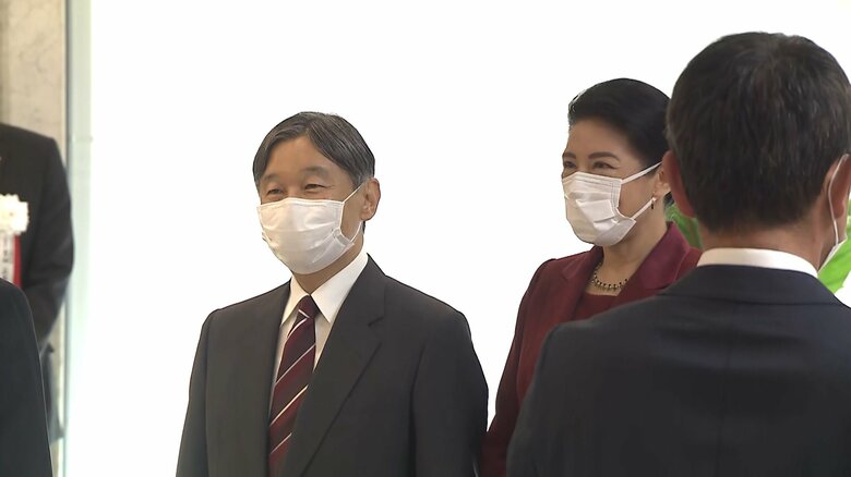 東京競馬場に到着された両陛下