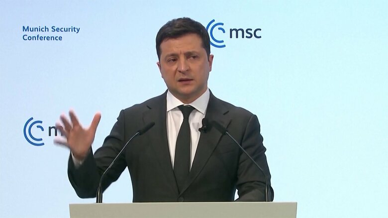 ミュンヘン安全保障会議で演説するゼレンスキー・ウクライナ大統領(2022年2月19日)