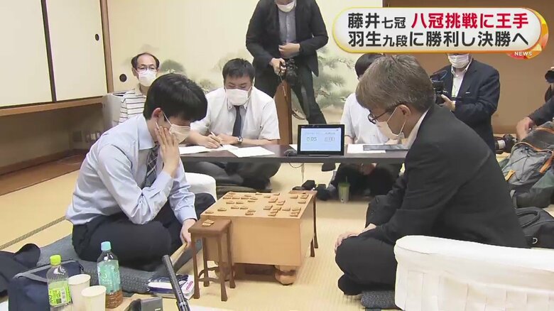 王座への挑戦権をかけたトーナメントの、準決勝が行われた（東京・将棋会館　28日）