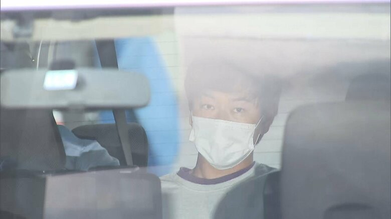 殺人容疑で逮捕された中学校教師･尾本幸祐容疑者が、送検された。時折、報道カメラを見つめる仕草も･･･。