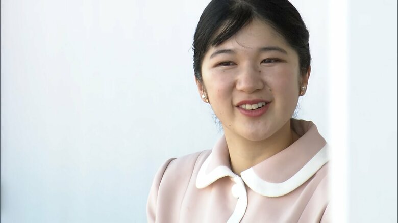 初の地方公務で佐賀スタジアムで競技観戦する愛子さま　2024年10月11日