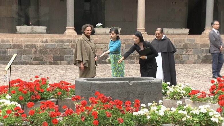 サント・ドミンゴ教会を視察される佳子さま