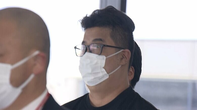成田空港に到着した今村磨人容疑者（午後3時すぎ)