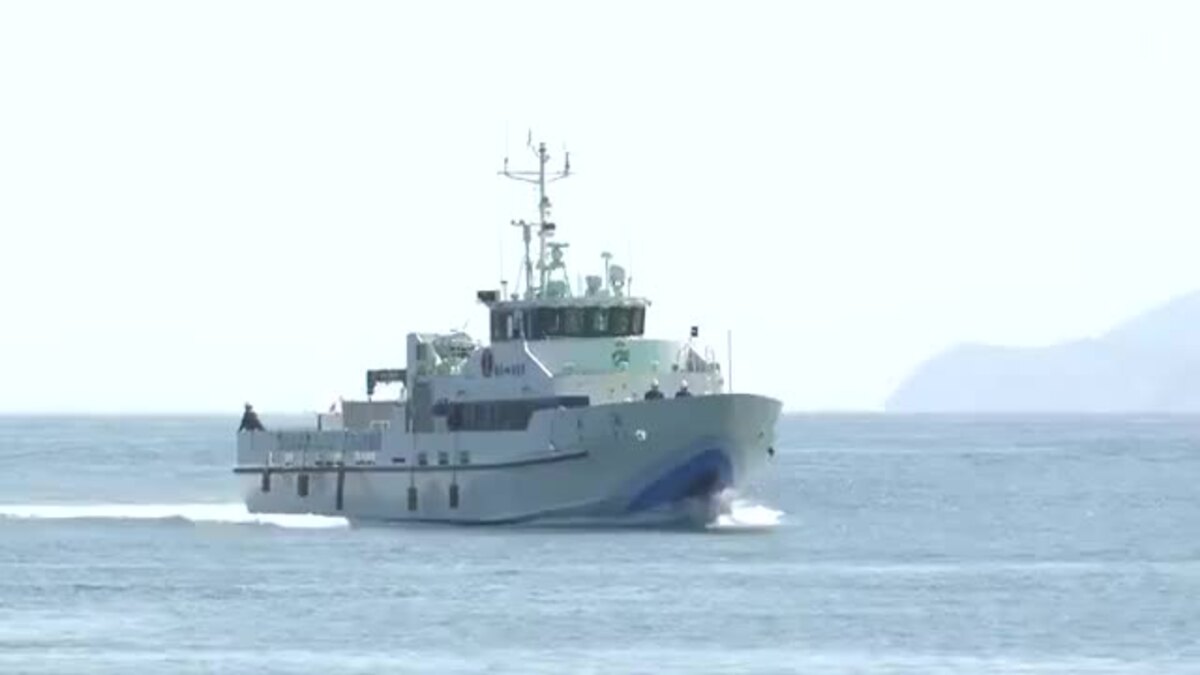 大流行中！ 輪島と舳倉島結ぶ定期船が能登半島地震後初めて入港…港の隆起で コレクション