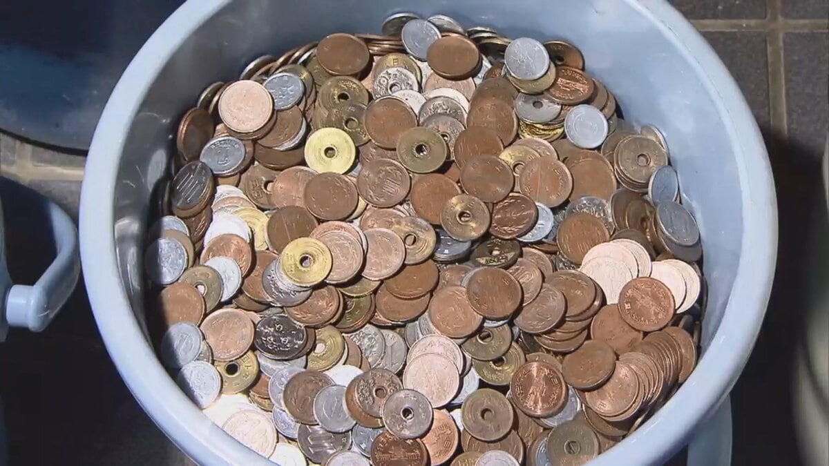 解説】小銭を持っていると損？ ”最後の砦”ゆうちょ銀行も手数料導入…5円(ご縁)玉に悩む神社を取材した｜FNNプライムオンライン