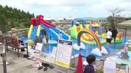 熱中症警戒アラート発表　三原市では涼を求めて親子連れ賑わう