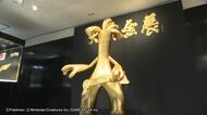 【人気ポケモンが黄金に】発売30周年を記念したコラボレーション『大黄金展』開幕！等身大「サーフゴー」「ピカチュウ」も登場＿金製品1000点以上がずらり〈北海道札幌市〉