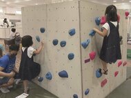 いよいよ東京五輪開幕…デパートでスポーツの体験イベント 子供達がクライミングやスラックライン等楽しむ