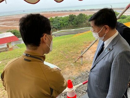 辺野古移設工事「着実に進める」　松野官房長官が視察