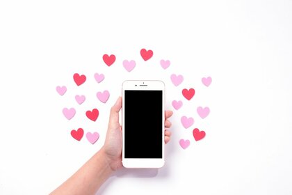 男女で連絡頻度に差がある!?片思い相手には「夜」の連絡がダントツおすすめ!
