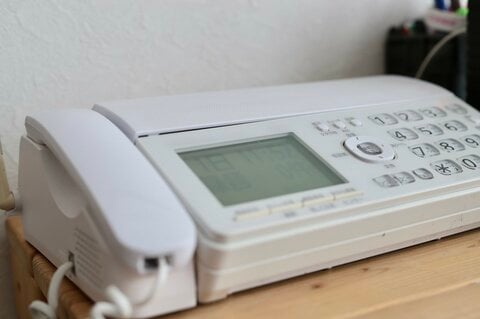 7割超の公立小中学校はファックスいまだに使用中　学校デジタル化進展1位は茨城県【都道府県別学校DXランキング】