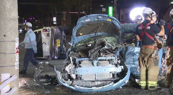 交差点で右折の車と直進の車が衝突し計3台が絡む事故に 右折車を運転していた34歳女性が死亡し5人がケガ