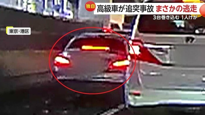追突した車の横をガリガリ車体をこすりつけながら前に出ようとする高級外車