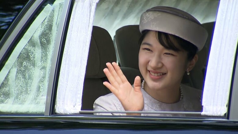 上皇后美智子さま90歳　車椅子で両陛下からお祝いの挨拶受ける　愛子さまはお花模様の装いで｜FNNプライムオンライン