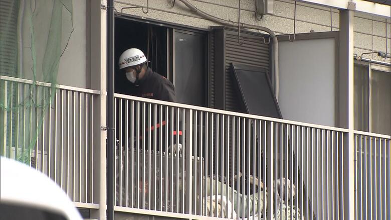2階建てアパート燃える火事…火元とみられる部屋から男性（47）が意識不明の状態で発見されその後死亡　千葉市｜FNNプライムオンライン