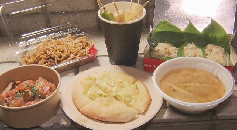 野沢温泉の路地裏に長い列　お得なクーポンで「ネマガリダケ」を和・洋・中で味わう　さば缶入りたけのこ汁、ピザなど15の屋台 「シャキシャキ」「例年以上においしい」　6月21日まで毎晩開催｜FNNプライムオンライン