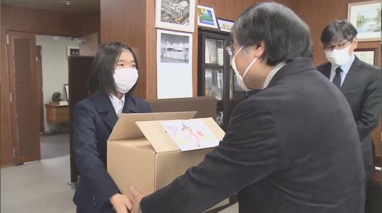 「将来の夢は医者」手作りマスクを県に寄付した少女　今度は大学医学部に寄付