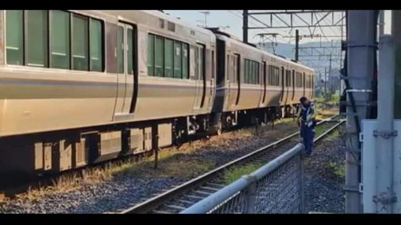 衝突した車はそのまま走り去る…高松市の踏切で快速マリンライナーと車衝突　乗員・乗客ケガなし【香川】｜FNNプライムオンライン