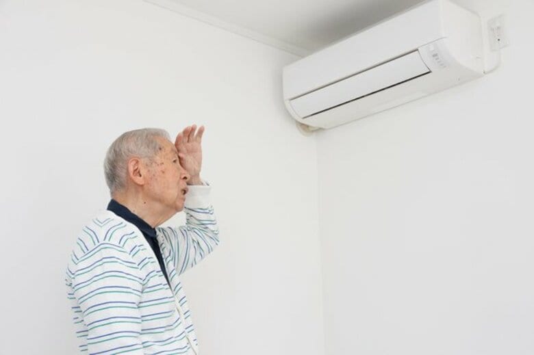 「冷えすぎ」が嫌? 60代以上“親世代”のエアコンを使わない理由が判明…説得の仕方と適切な使い方を聞いた
