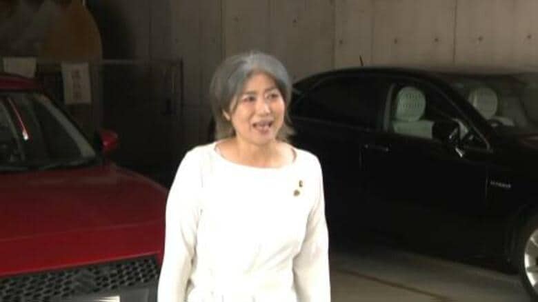 学歴詐称で辞意表明の田久保市長　決裁が溜まる中で午後3時に登庁　午前中に職員が「話したいことがあるため来てほしい」と伝えたものの…市政の混乱続く　本人は前日に「しっかり努めたい」と話したばかり｜FNNプライムオンライン