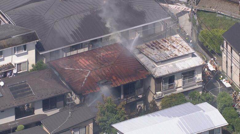 吉祥寺駅付近で火事　民泊とみられる2階建ての建物　京王井の頭線が一部区間で運転見合わせ　東京｜FNNプライムオンライン