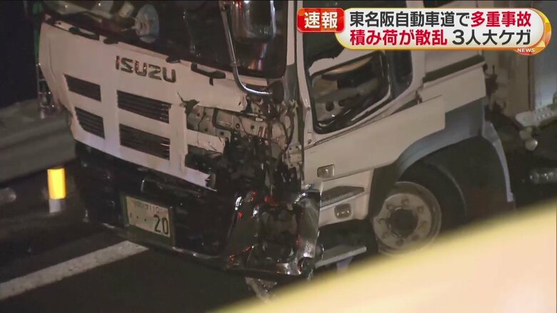 前方が破損したトラック