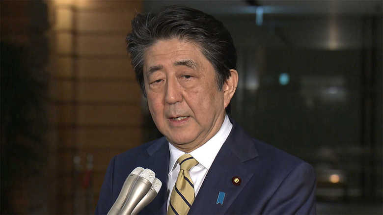G7テレビ電話会議後に取材に応じる安倍首相