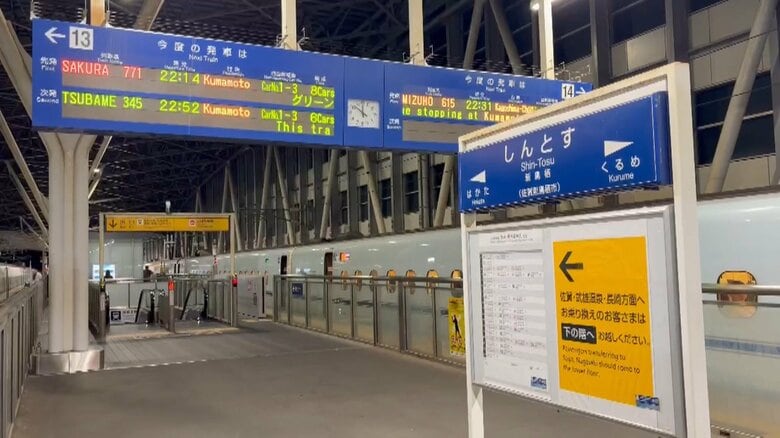 新鳥栖駅で止まる車両（13日午前0時ごろ：視聴者撮影）