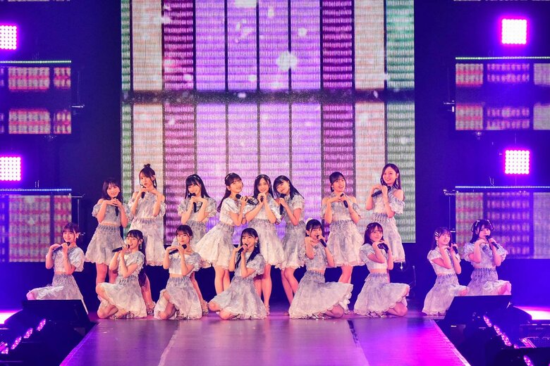 乃木坂46(C)Rakuten GirlsAward 2023 AUTUMN/WINTER