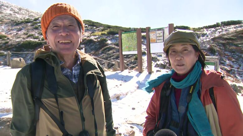 観光で訪れた人には嬉しい初雪となったようだ