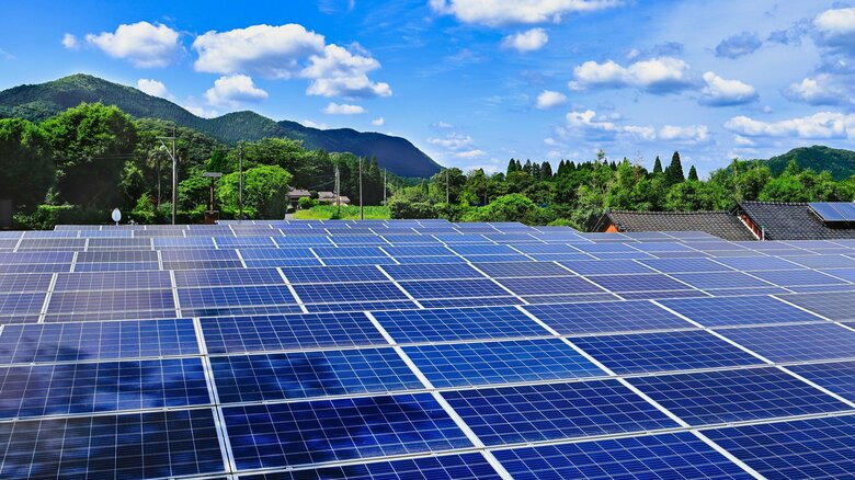 太陽光パネルは、森林が多い日本にとって設置場所を確保しにくいという点も